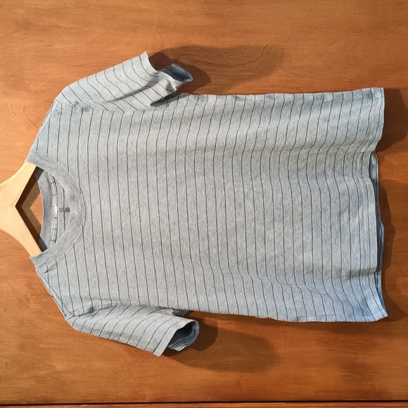 Lululemon Short Sleeve T-shirt in Grey/Black Stripe - Picture 1 of 6